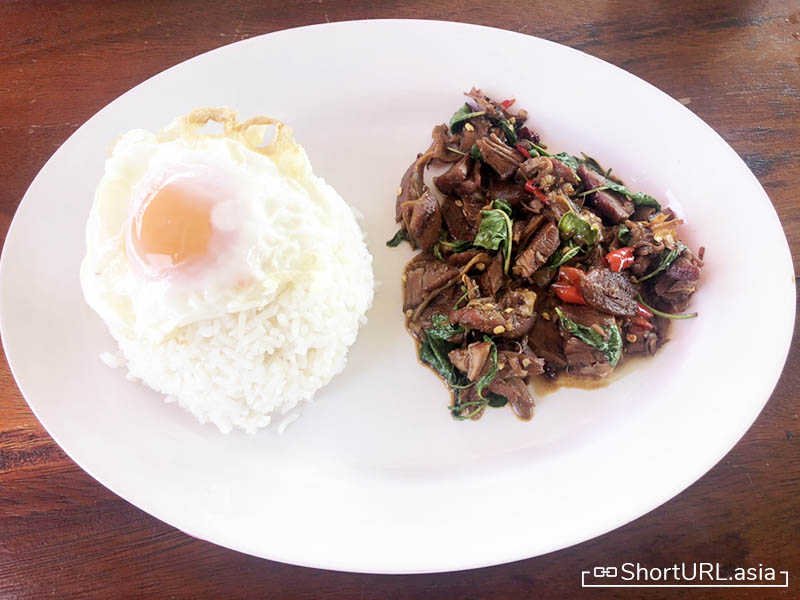 ข้าวกระเพราหมูตุ๋น ร้านเนื้อตุ๋น เจ๊ต้อย